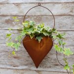 cuore corten porta piante con edera