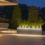 Metal Planter 30 Antracite 100x30x50cm ambientata notturna